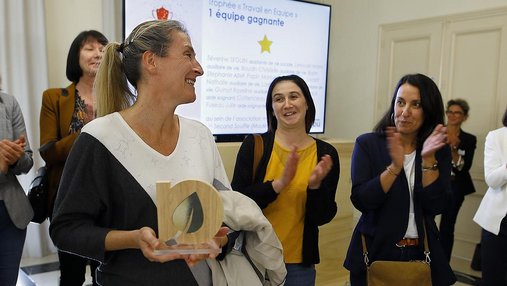 Photo de groupe lors de la première édition des Trophées des métiers du domicile